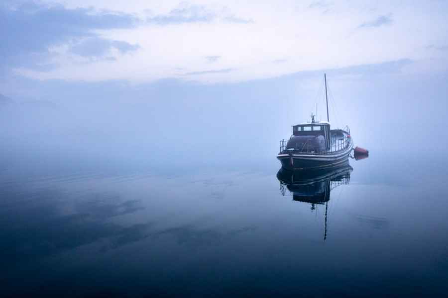 Suspendu dans le brouillard